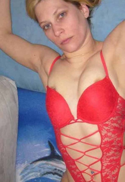 Steamy tattooed amateur skanky housewife