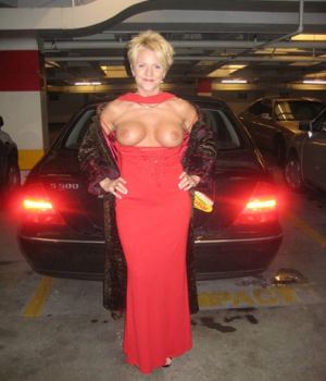 Elegant Matured Lady Shows Her Great Tits