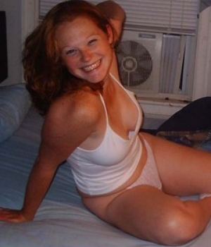 Slutty Amateur Housewife Posing Nude